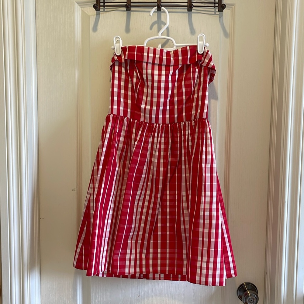 Vineyard Vines strapless cocktail dress. Size 2. Worn 1x. EUC